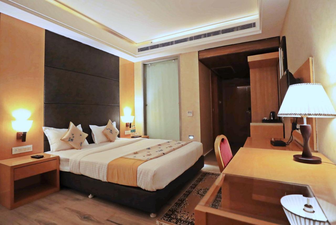 Bindiram Express By Shrigo Hotels Sitapur Muafi ภายนอก รูปภาพ